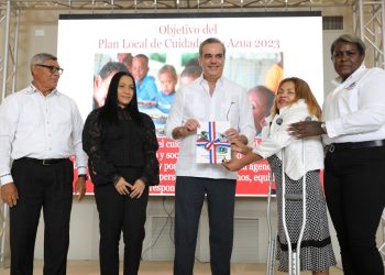 Presidente Abinader lanza Plan Local de Cuidados de Azua