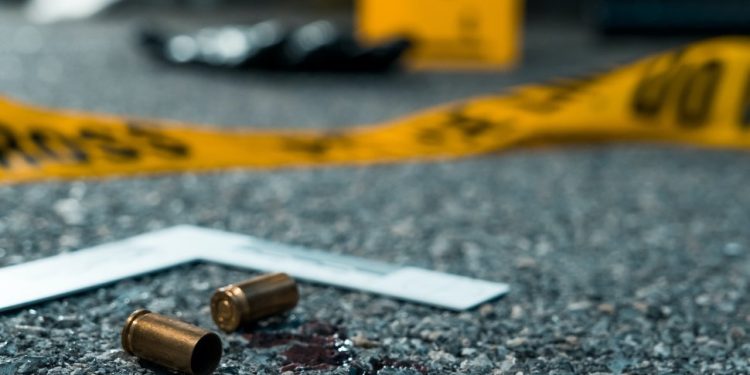 Policías ultiman a dos hombres presuntamente vinculados a homicidio de un niño