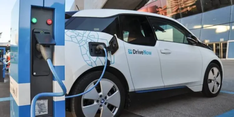 Dueños de vehículos eléctricos en EEUU podrían recibir hasta 7,500 dólares en crédito fiscal