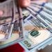 El dólar se sitúa en 56.03 pesos y se mantiene casi invariable
