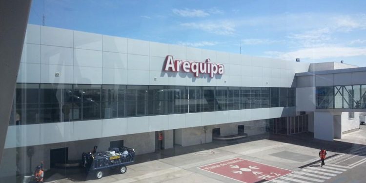 El aeropuerto de la segunda ciudad de Perú suspende operaciones por protestas