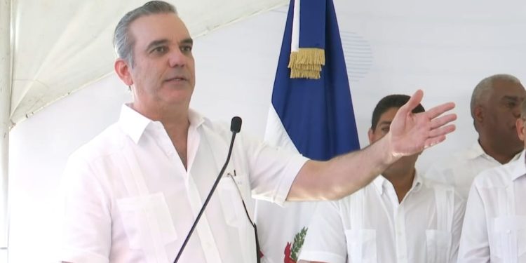 Presidente Abinader deja inauguradas ocho obras en Puerto Plata y una en Santiago