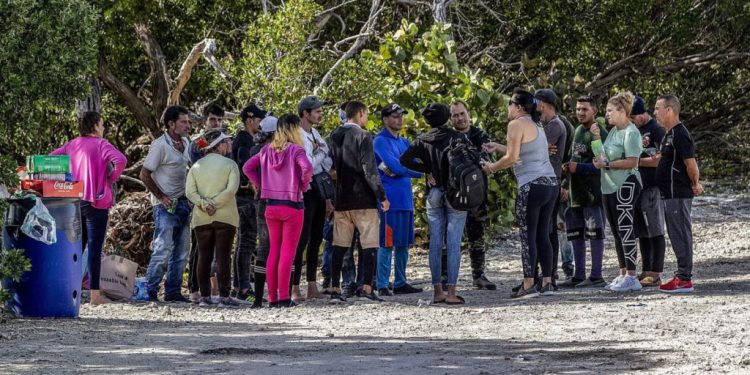 Interceptan alrededor de 25 migrantes al atracar ilegalmente en Puerto Rico
