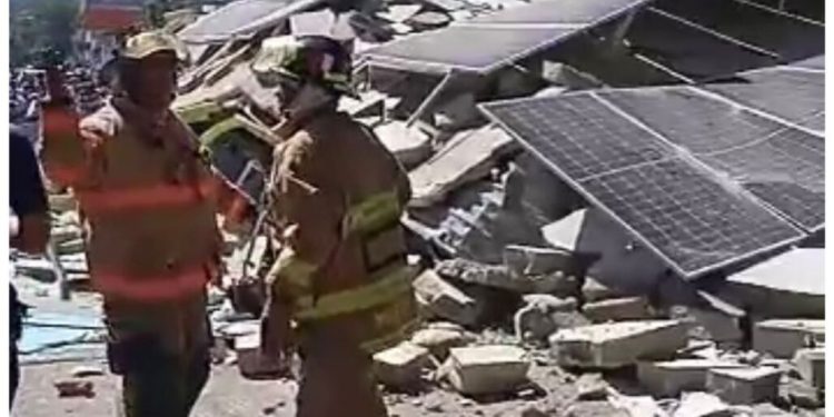 Se desploma local de tienda Multimuebles en La Vega; hay varios heridos