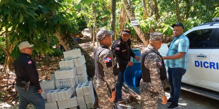 Desmantela fábrica clandestina de bebidas alcohòlicas y ocupa 10 tanques de 55 galones