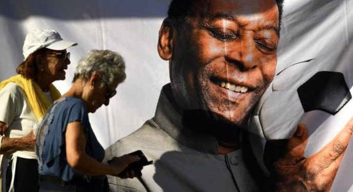 Finaliza el velatorio de Pelé tras la visita de 230.000 aficionados