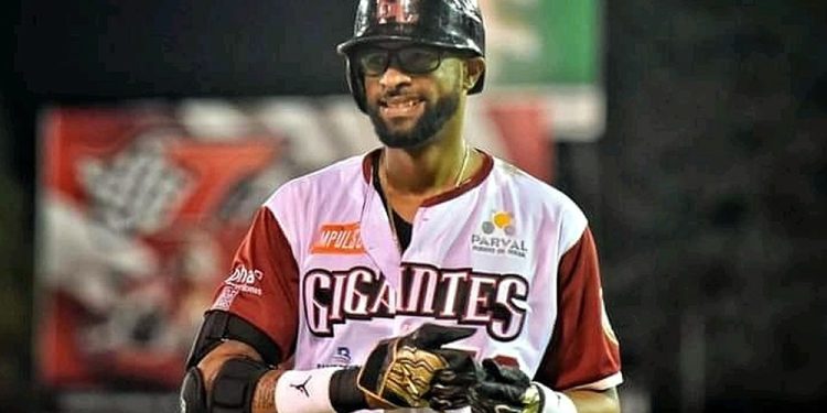Licey y Estrellas se refuerzan para la serie final del béisbol dominicano