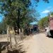 Bloquean paso de camiones de la construcción del muro  fronterizo en comunidad «la Patilla» Dajabón    por contaminación 