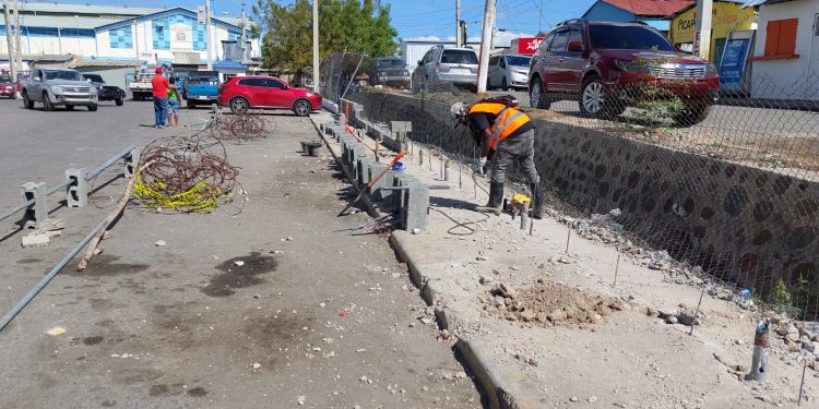 Aduanas remodela verja perimetral en terminal de Dajabón