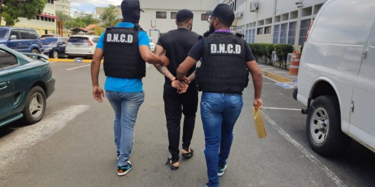 Capturan dos vinculan a decomiso de 120 paquetes de cocaína en Juan Dolio