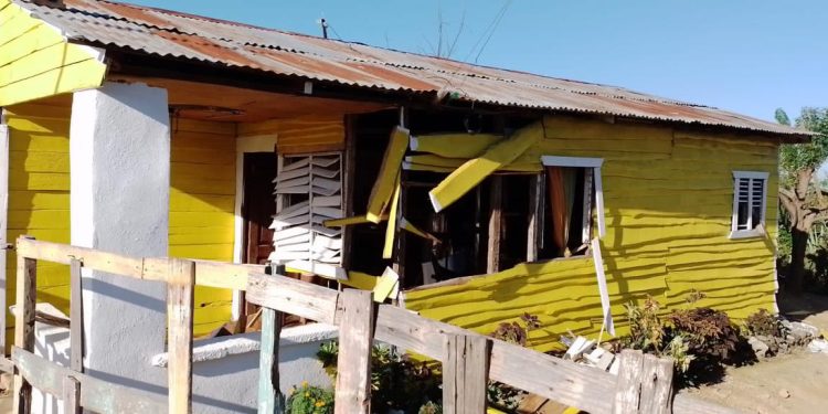 Apresan hombre que destrozó “a machetazos” vivienda y ajuares de su mujer en Esperanza
