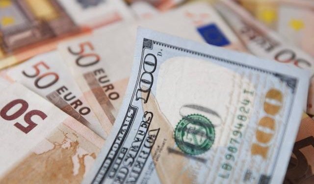 El euro sigue por debajo de los 1,07