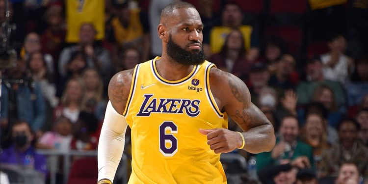 LeBron se pierde duelo con Grizzlies y se teme larga baja por lesión de pie