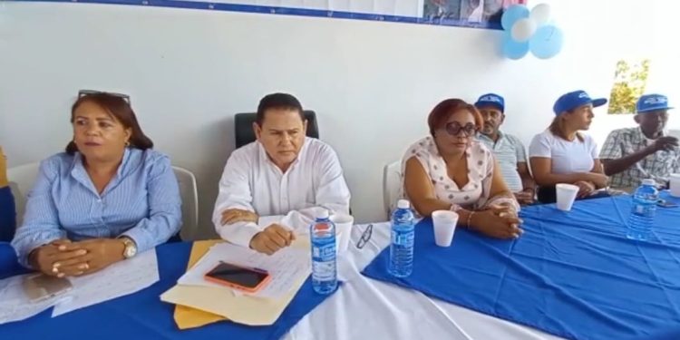 Precandidato a senador del PRM Mario Torres concentra decenas de seguidores en Loma de Cabrera