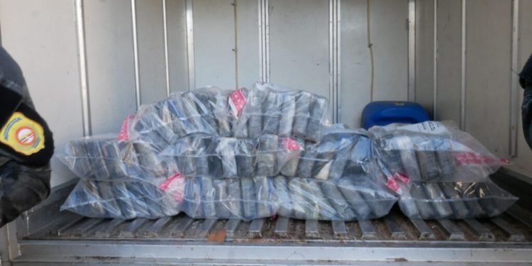 Ocupan 94 paquetes presumiblemente cocaína en SPM