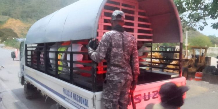 Apresan 37 haitianos ilegales en la costa de Barahona