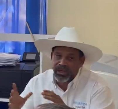 Alcalde de Dajabón no sabe a quien pagarle tres millones de pesos por contrato de aceras y contenes en sector Inespre