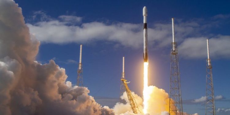 SpaceX lanza 21 satélites Starlink de segunda generación al espacio