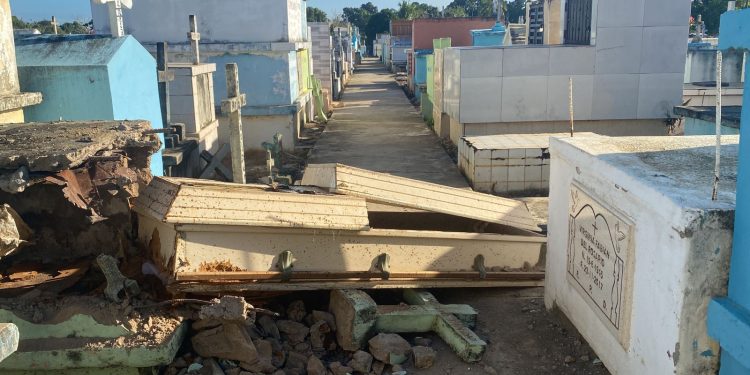 Desconocidos profanan tumba en cementerio de Monte Plata