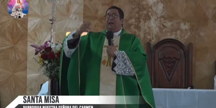 Sacerdote: El gobierno nos tiene de “pendejos y mamparas” con hospital