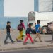 Más de 3,7 millones de niños migrantes están en riesgo de exclusión educativa en Latinoamérica