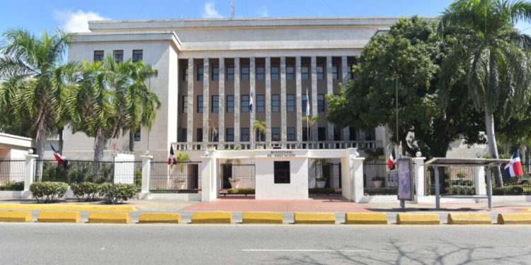 Minerd suspende a orientadora por incitar a estudiantes a acciones promiscuas