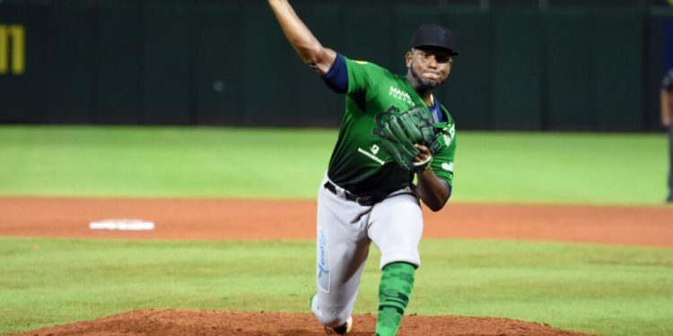Ronel Blanco confía hará róster día inaugural de Houston