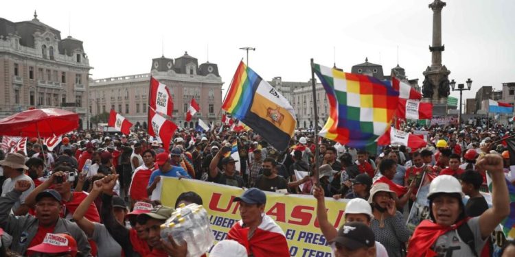 Expertos de la ONU piden «diálogo» para poner fin a la violencia en Perú