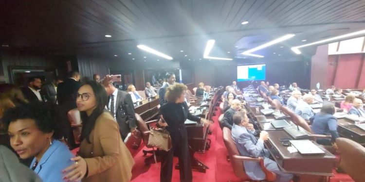 Diputados PLD se retiran de la sesión en protesta ante apresamientos de compañeros