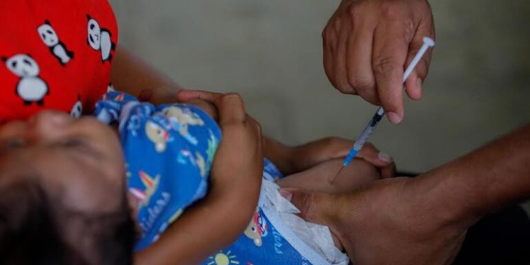 Vacunación infantil en América Latina y el Caribe registra el mayor descenso mundial