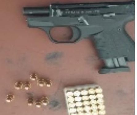 Apresan 4 personas en Barahona con dos armas de fuego sin documentos