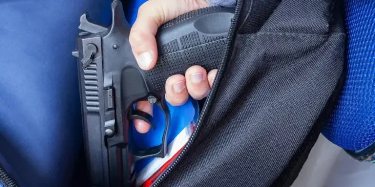 Gobernador de Florida firma ley que permite porte de armas sin permiso