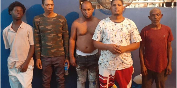 Apresan cinco personas en punto de drogas en Laguna Salada