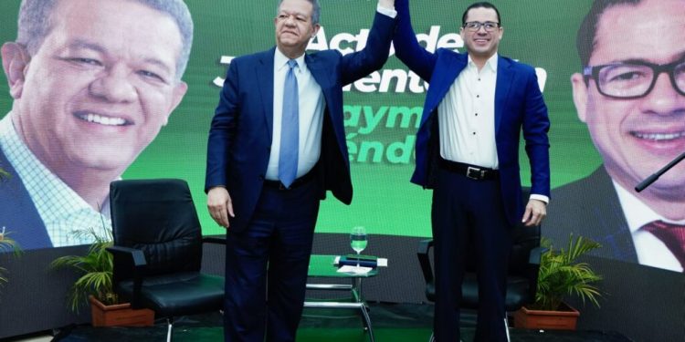 Periodista Graymer Méndez se juramenta en el partido Fuerza del Pueblo