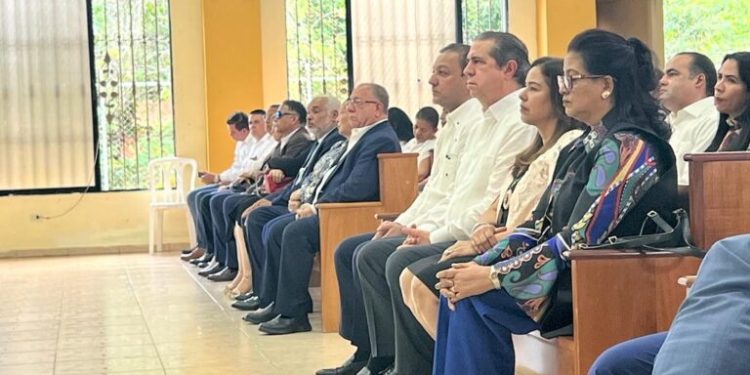 PLD oficia misa por la salud de Danilo Medina