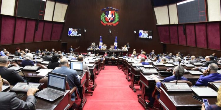 Diputados aprueban proyecto que declara Día en honor a José Francisco Peña Gómez