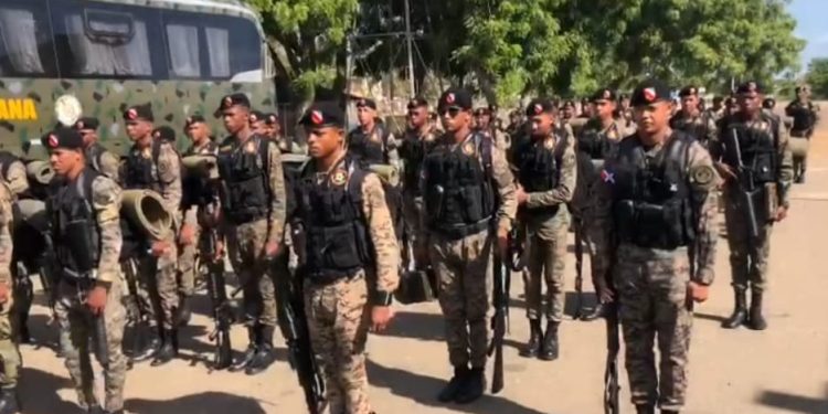 ERD envía 120 militares equipos y helicópteros reforzar la frontera en Dajabón