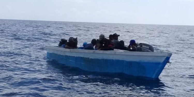 Repatrían a 49 dominicanos interceptados en Puerto Rico