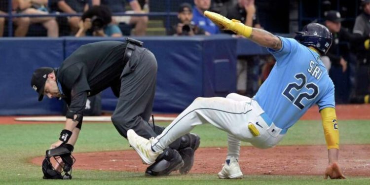 El dominicano José Siri anotó desde segunda base con rolling al pitcher