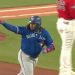 Vladimir Guerrero Jr vuela todo el monstruo verde con bat flip incluido