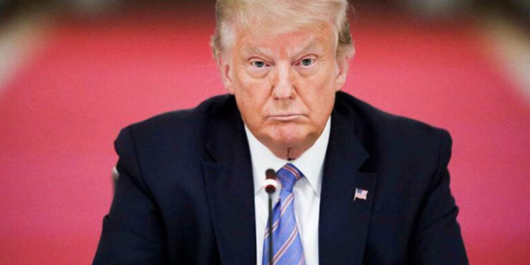 Juez limita a Trump de publicar en redes datos sobre caso de pagos a actriz