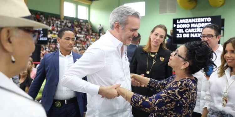 Luis Abinader anuncia bono para las madres por un valor de RD$1,500