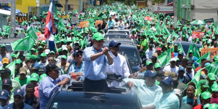 Fuerza del Pueblo marcha en reclamo de mejorar calidad de vida de los trabajadores