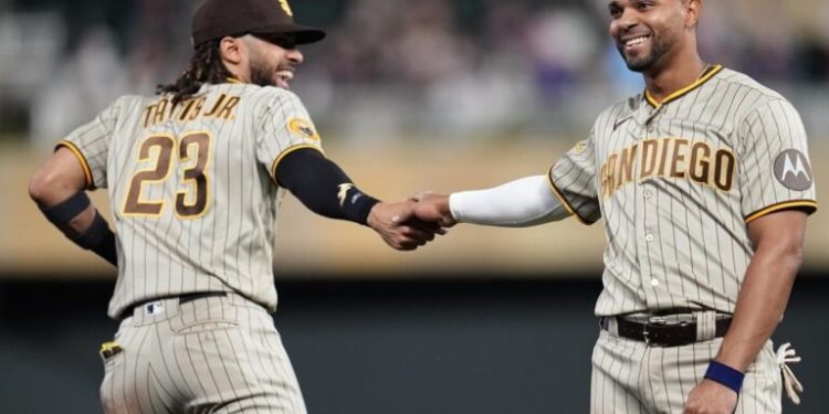 Tatis Jr hace enloquecer y pagar carro al boricua Christian Vásquez