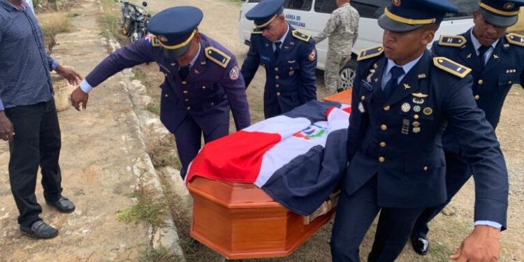 Sepultan primer teniente de la Fuerza Aérea asesinado en San Isidro