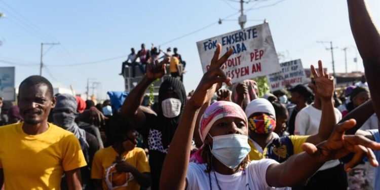 Trabajadores haitianos reclaman mejores condiciones en medio de grave crisis