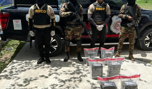 Ocupan 33 paquetes presumiblemente de cocaína en La Altagracia