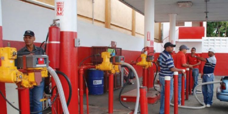 GLP vuelve a bajar dos pesos; otros combustibles también reducen precios