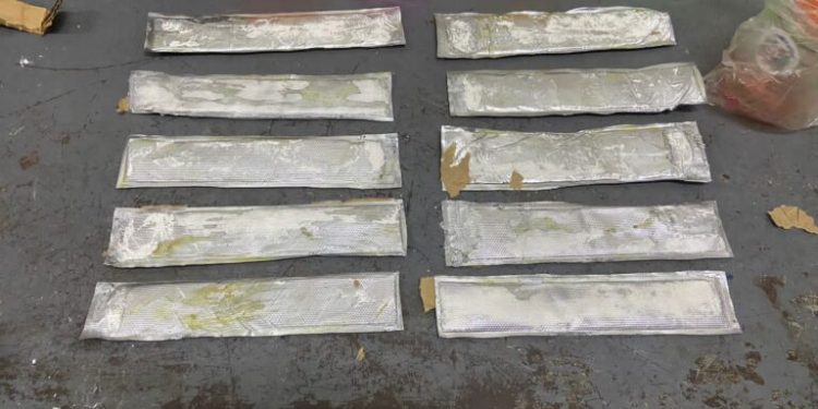 Ocupan 39 láminas de cocaína en un depósito de Inposdom