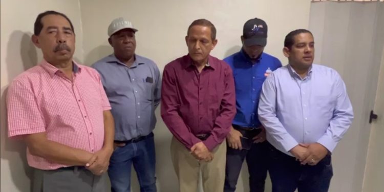 Obras públicas anuncia carretera «Chacuey» por la que Jairo Rivas realizó peregrinaje al palacio nacional 